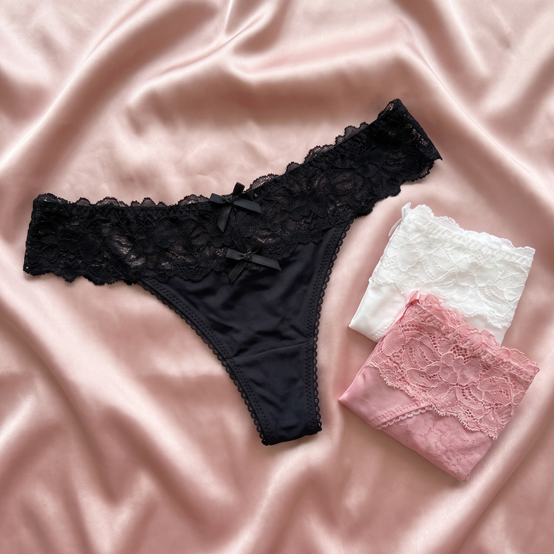 Lace Low-Rise Thong